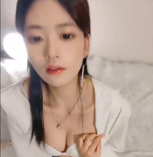 纯情女主播「樱桃」转黄播-1V275M-