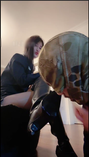 套路直播思诺S-过膝长靴暴力踢蛋57分钟 长靴重度提档清理脏鞋底【1V】【612MB百度云】