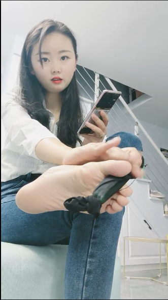 套路直播小小小魔女S-第一视角-臀榨【1V】【675MB百度云】