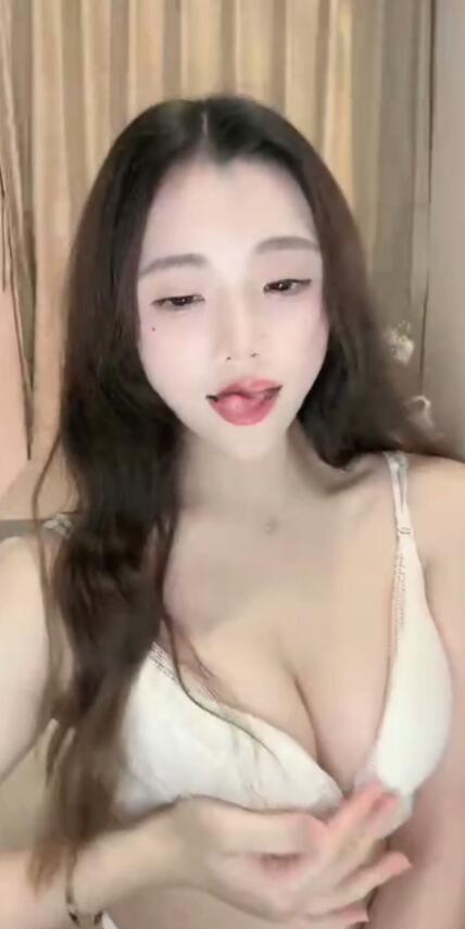 小妮娜 戴乳环的极品主播-1V271M