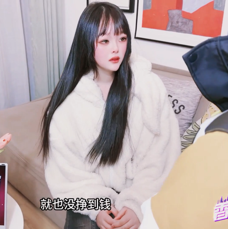 超骚嫩妹-苏樱-新年特辑 为了钱我可以吃你朋友的鸡巴(1V,760M)