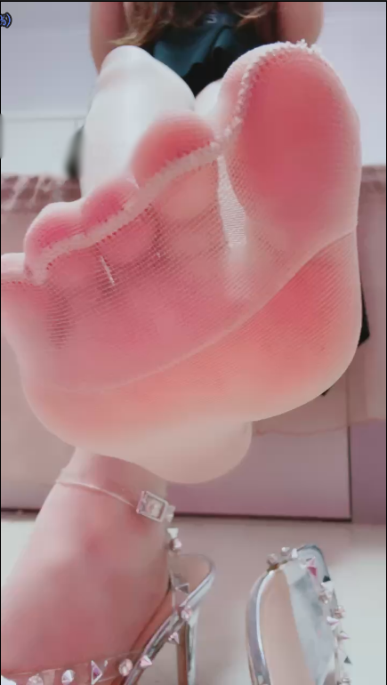 套路直播嫦曦-第一视角-肉丝脏鞋底香水【1V】【134MB百度云】