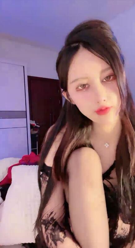 奶油草莓 端庄的时候像圣女，自慰的时候像欲女-1V578M