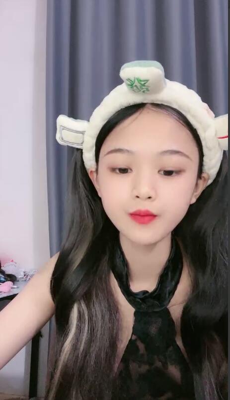 少女主播_刚成年的学生妹【小易的so啵啵】-1v376m