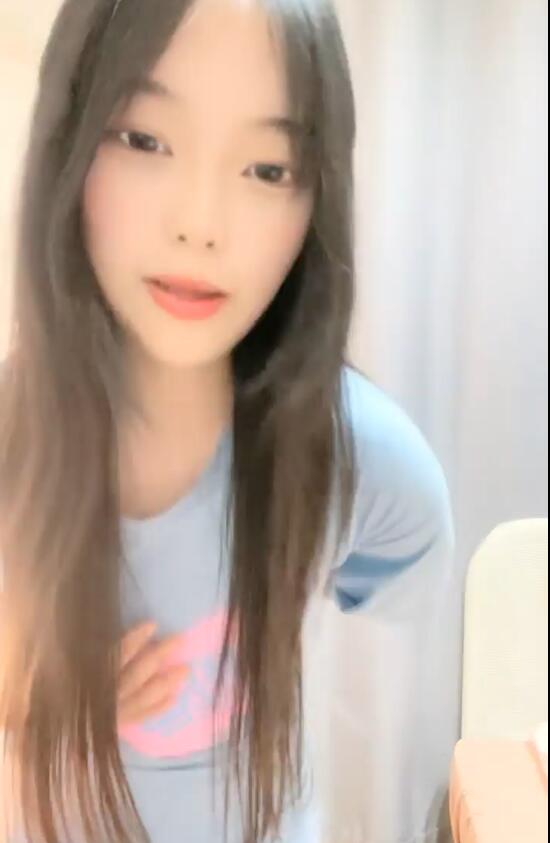 夹心糖饼 邻家少女下海直播！活泼可爱颜值高身材好-1v360m