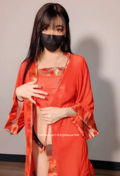 超极品福利姬-小水水-2月最新高清原版自慰合集(5套,577M)