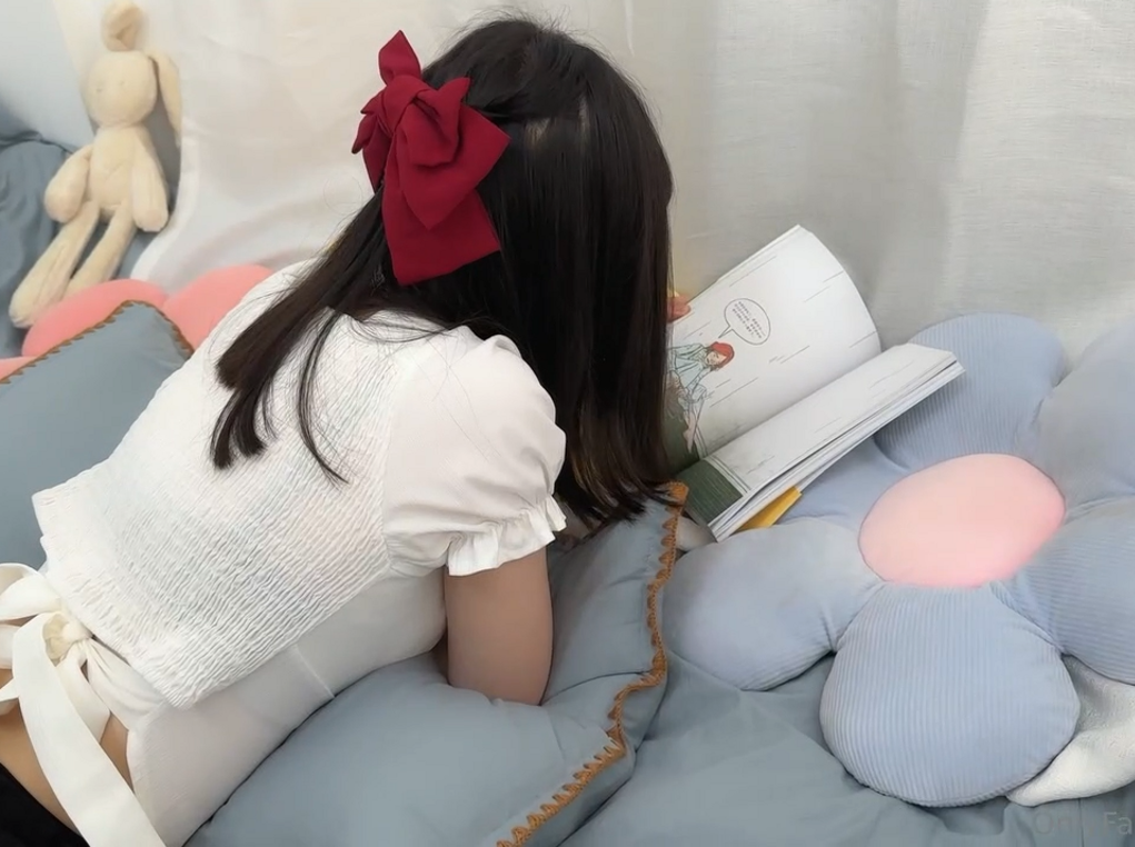 极品美少女-羞羞兔(slrabbit)-完整版 白裙蝴蝶结萝莉(1V,581M)