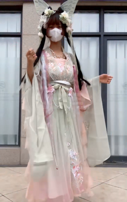 极品萝莉-软软兔(Lt74523412)-蝴蝶仙子汉服(1V,328M)