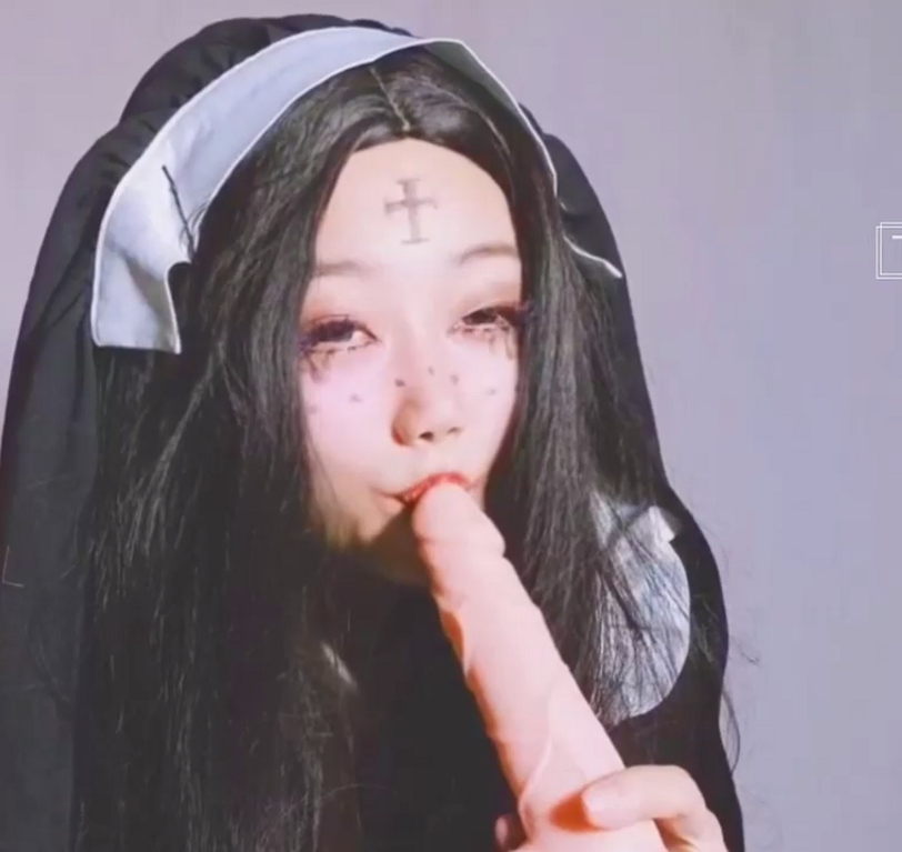 福利姬-芝士猫(软甜糯米糍)-安慰弟弟的修女姐姐(1V,211M)