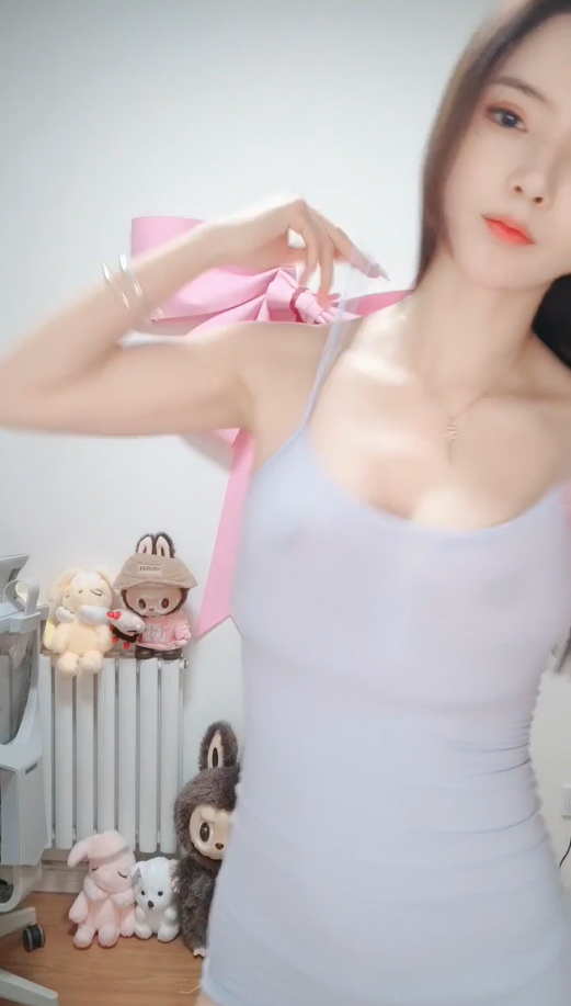 无虞 - 女神露胸热舞 【2V1.37G】