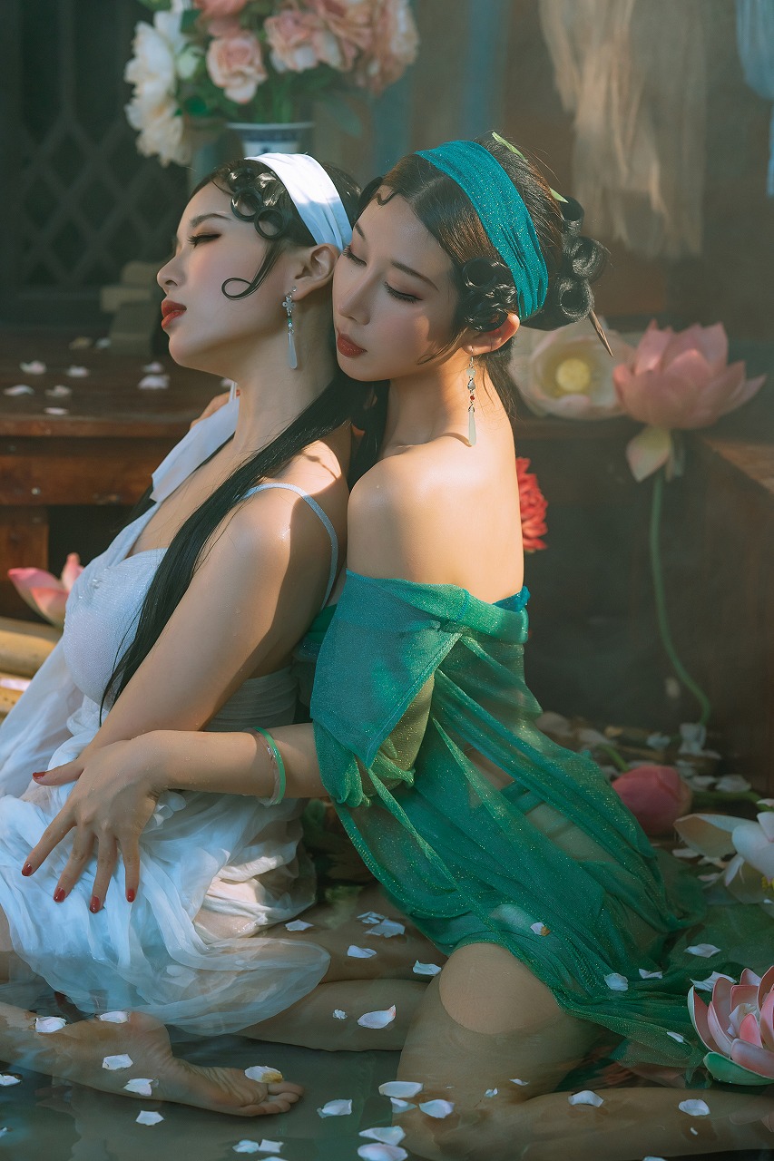 奶桃 &amp; 轩萧学姐 - 白娘子&amp;青蛇 [26P1V-415MB]