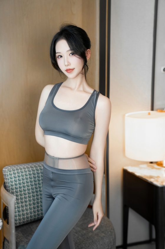 抖娘-利世 – NO.165 秀人内购 - 灰色瑜伽服【105P1V2.03G】