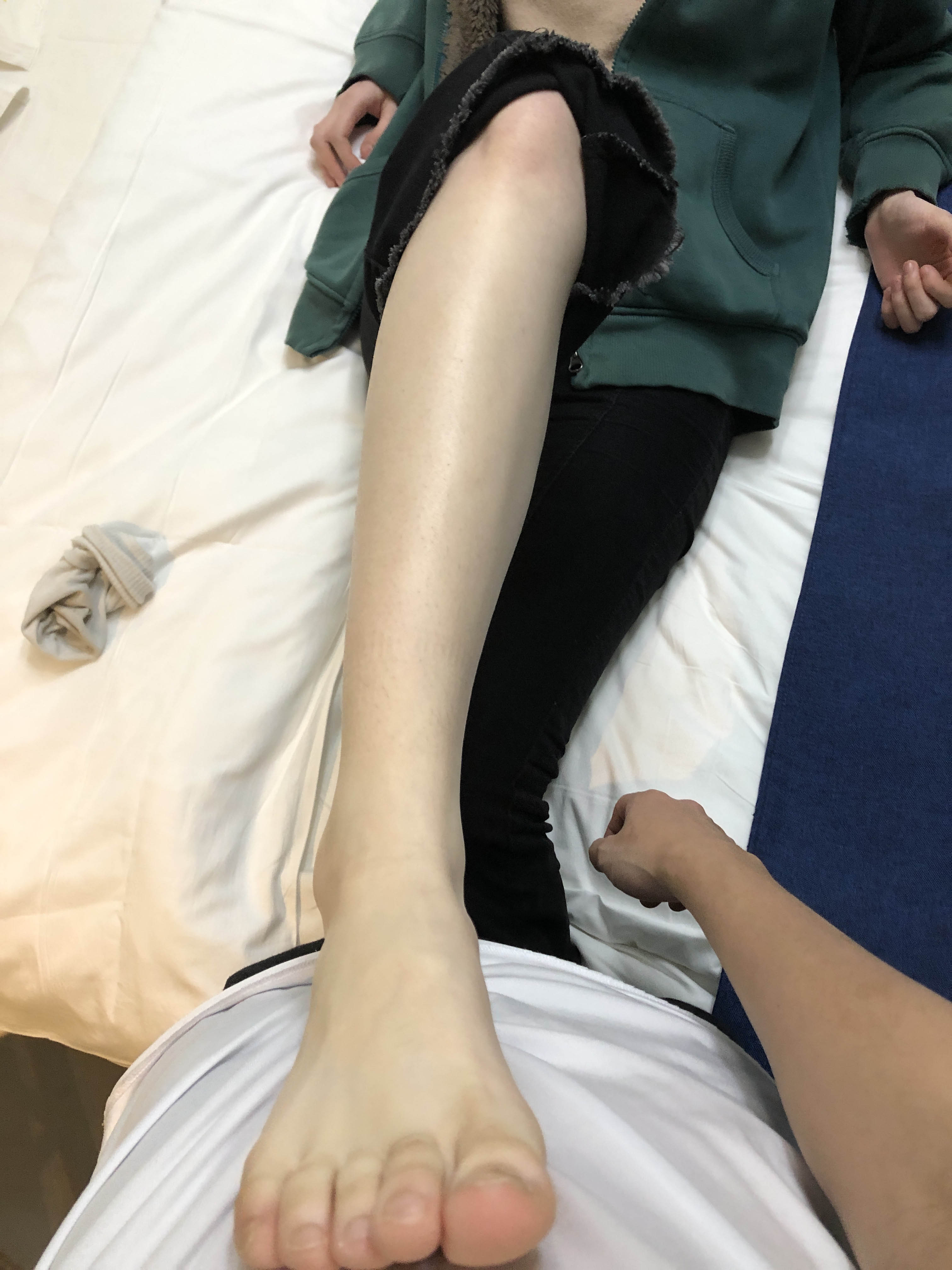 【足控】本足摄影-靴子礼仪妹舔脚【52P+1V】【1.29G百度云】