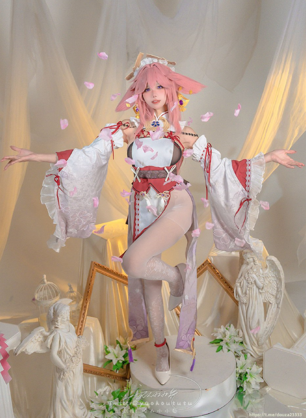 咬一口兔娘ovo 2月作品『春江水暖 神子贺岁』【85P1V137M】