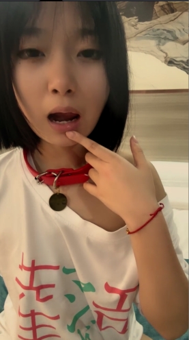 清纯呆萌短发萌妹！文静乖巧卡哇伊！带着项圈，娇小身材，新买的跳蛋震洞，打开小洞551M