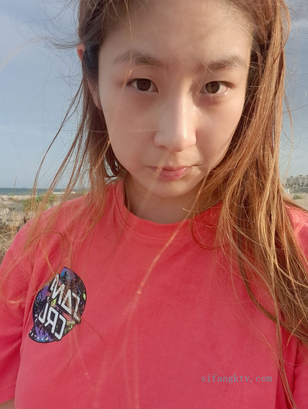 巨乳高颜值学生妹 ( 祁林 )大尺度自拍【56P38V1.18G】
