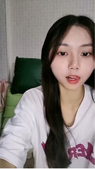 清纯系天花板,大学妹妹很饥渴,翘着屁股扭来扭去,甜美邻家妹妹467M