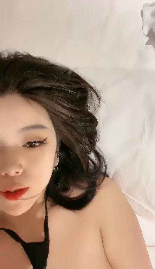 人气主播超人气女神【女模小草莓】土豪榜一大哥酒店约啪5小时 锁喉爆虐草的翻天覆地啊 狂射一身!【1V2.5G】