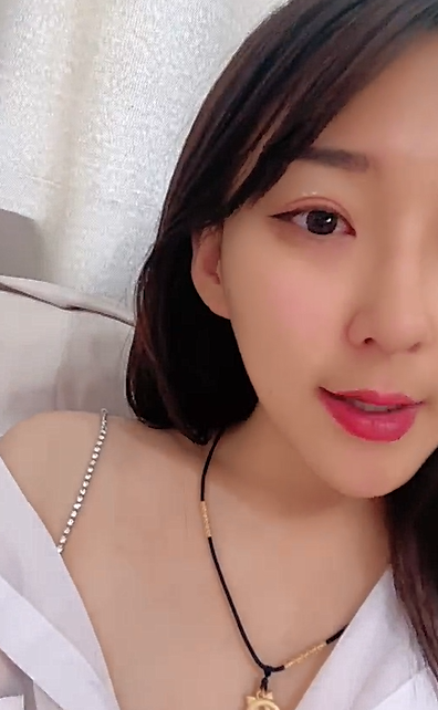 桥里丝，顶级绿播女神下海 秒杀网红 明星级颜值绝色美乳