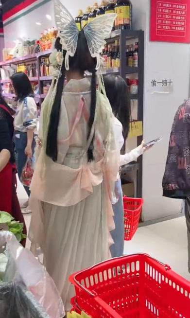 极品萝莉-软软兔(Lt74523412)-蝴蝶仙子汉服 2(1V,331M)