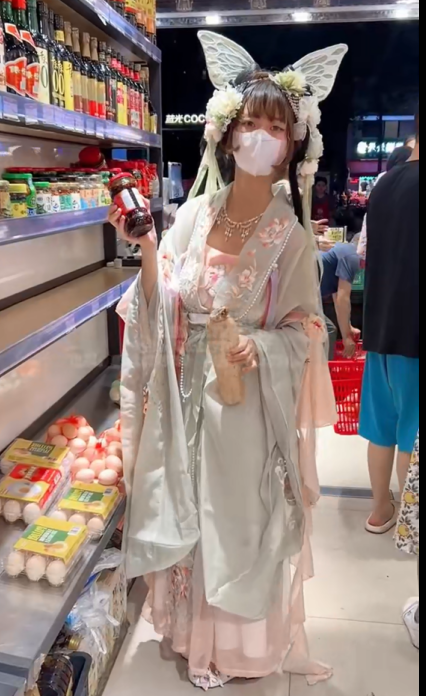 极品萝莉-软软兔(Lt74523412)-蝴蝶仙子汉服 2(1V,331M)