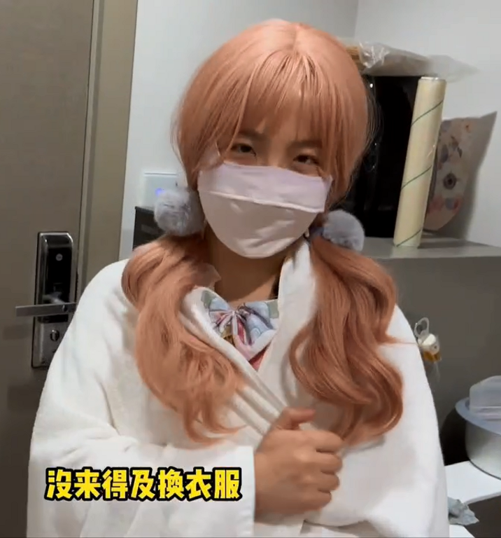 人气美少女-樱花小猫-新-爆操曼谷兼职留学生(1V,244M)