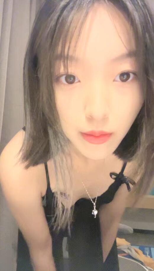 04艺校学生 短发女校花下海~啪啪狂操-1v425m