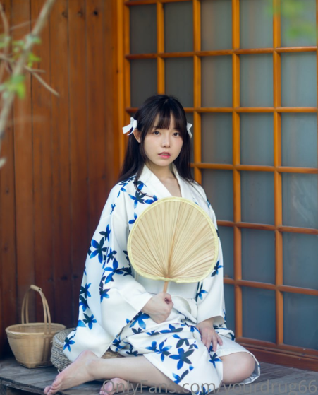 超人气女菩萨-六味帝皇酱-夏日和服+of小短片（72P,1V,34M）