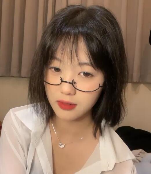 宝贝超甜 大奶美女校花萝莉 反差眼镜婊-1v734m