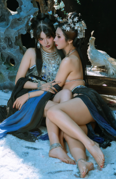 擦边女菩萨-奶桃桃&amp;轩萧学姐-苗疆少女（24P,1V,403M）