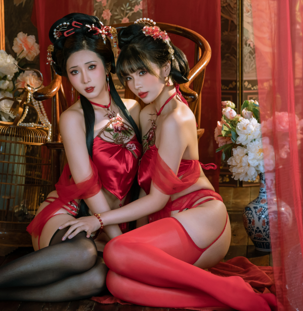 擦边女菩萨-奶桃桃&轩萧学姐-情趣肚兜 (23P,1V,396M)