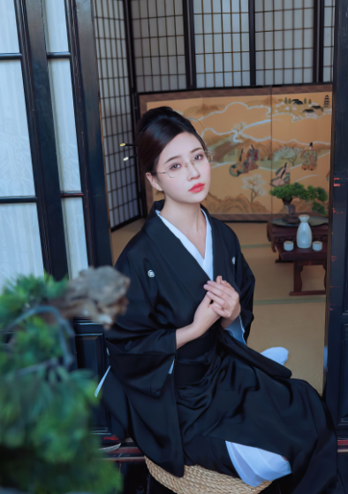 漏点女菩萨- 年年-未亡人（50P,221M）