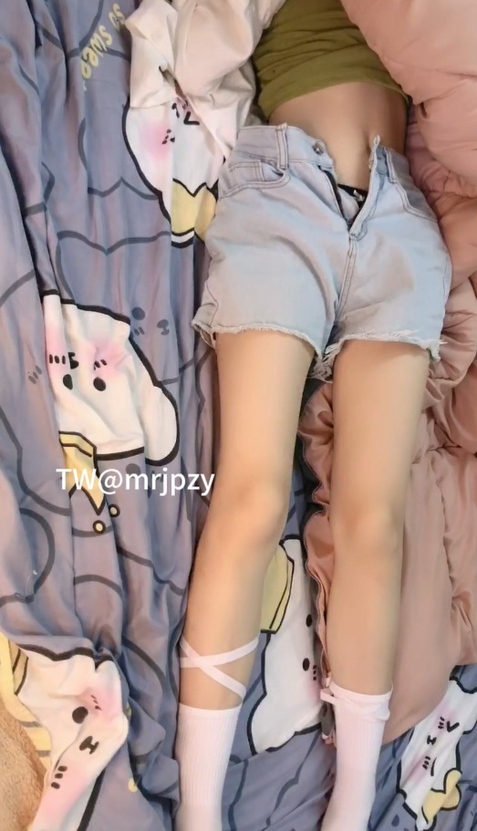 清新纯欲少女【怡崽打瞌睡】校花级小妹妹 超极品白嫩身材 诱人小白兔晃动惹人眼【1V494M】