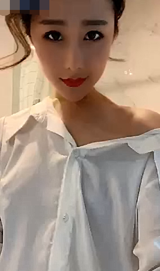 土豪重金定制福利，高气质网红脸极品御姐【美宝儿】私拍，顶级身材一线天，逼脸同框各种道具紫薇挑逗