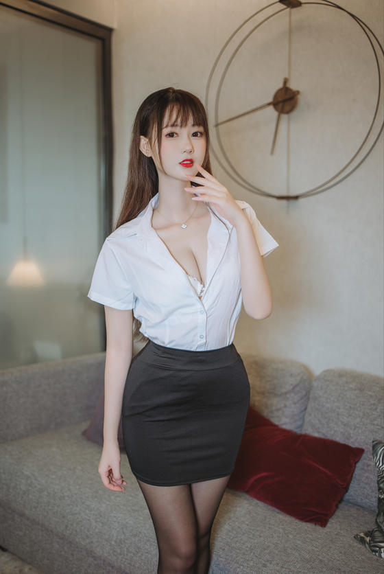 羽生三未 No.014-黑丝包臀OL 【40P658M】