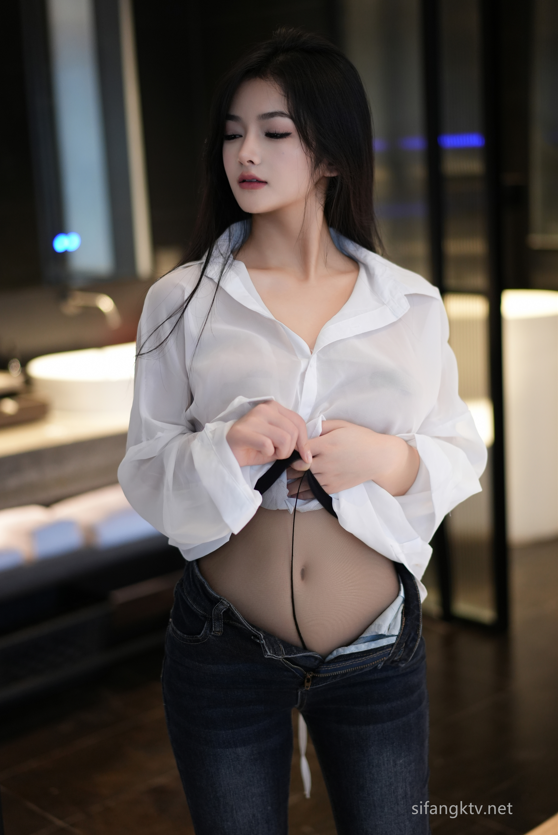 秀人模特 谭小灵 定制浴室空姐啪啪无内透鲍 【109P1V1.6G】