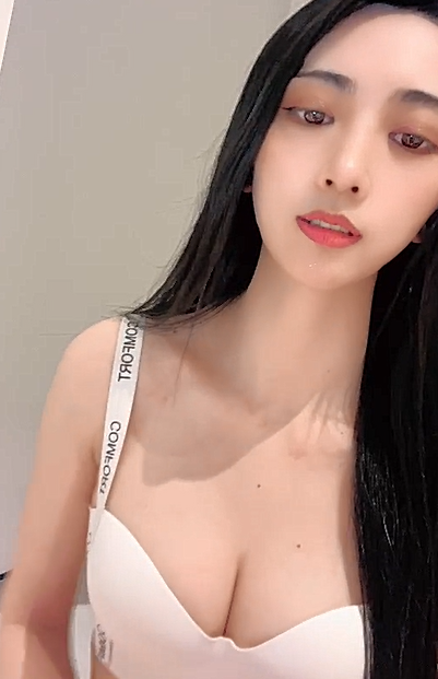 顶级绿播女神下海【甜桃】身材和颜值天花板级的存在，高冷女神范秒杀正规平台那些网红女主播，不可多得的完美尤物