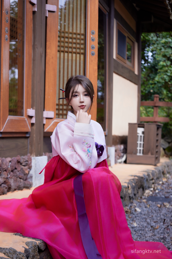 秀人模特 甜仔 旅拍写真若隐若现 漏点奶头 【64P1.44G】