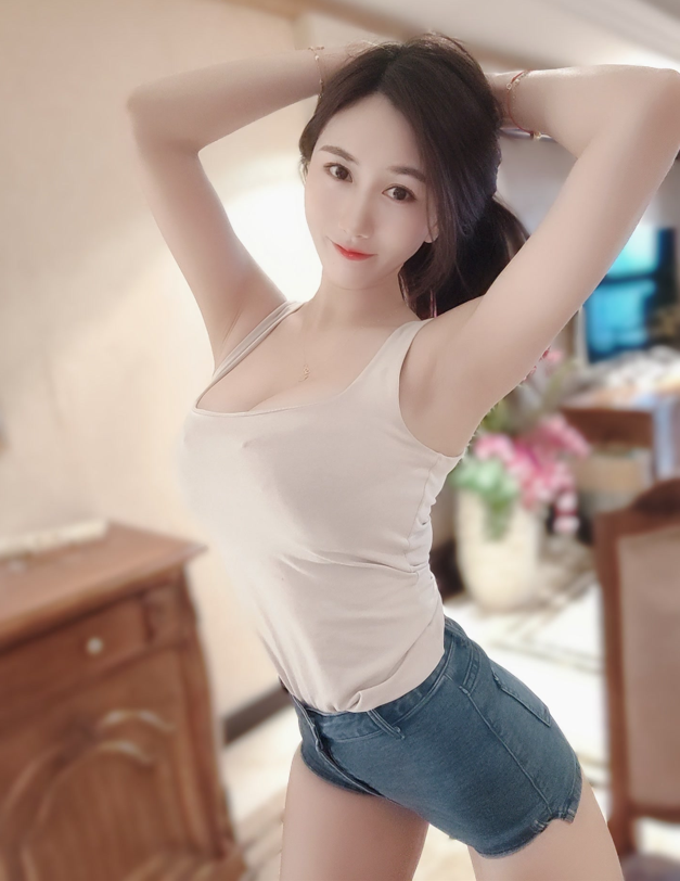 【微-密】小玉吃果冻 - 白背心紧身牛仔短裤 【35P76M】