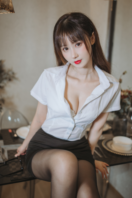羽生三未 No.014-黑丝包臀OL 【40P658M】