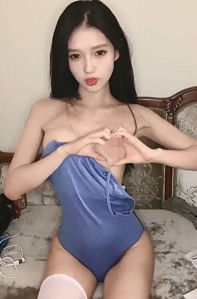 【Stripchat】国产反差性冷淡脸女主播「lucy_1811」死库水少女变身妖艳眼镜娘魅惑自慰