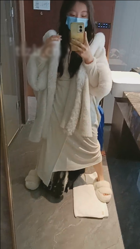套路直播爱可呀- 开发女仆小姐姐68分钟【1V】【716MB百度云】