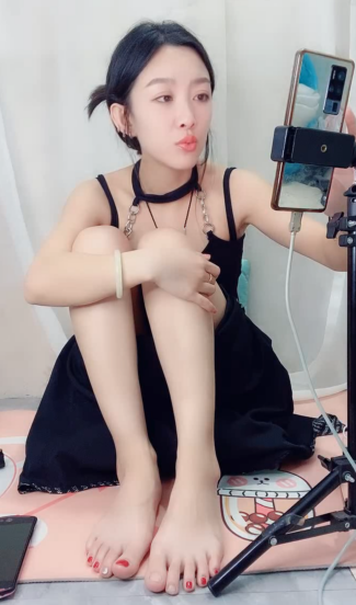 足控-易直播 是万万吖 (1V,258M)