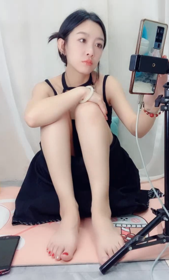 足控-易直播 是万万吖 (1V,258M)