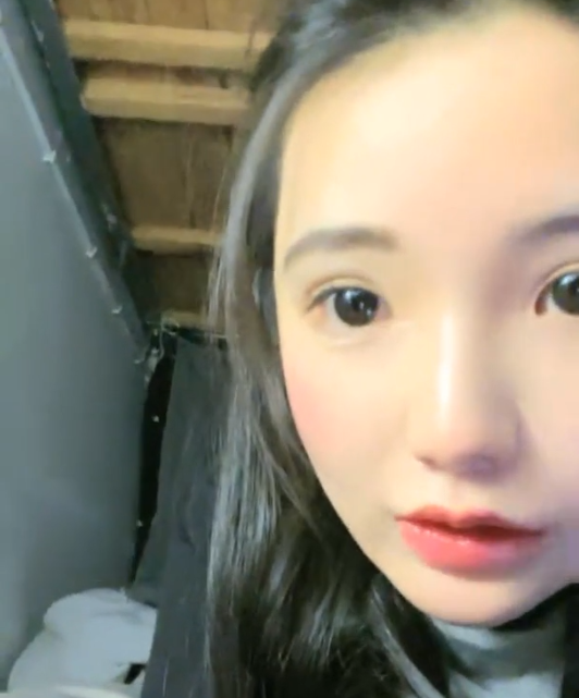 小妲己  大二妹妹学校上着课 直播2V909M