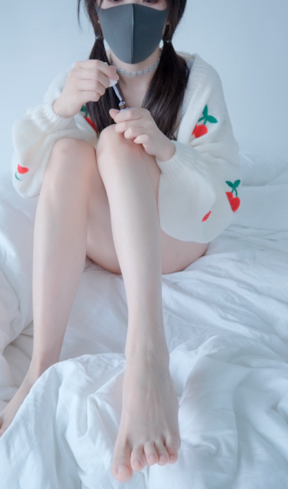 玩偶姐姐 HongKongDoll-4.8私信-涂趾甲油(1V,522M)