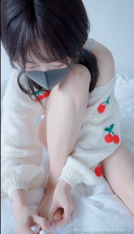 玩偶姐姐 HongKongDoll-4.8私信-涂趾甲油(1V,522M)