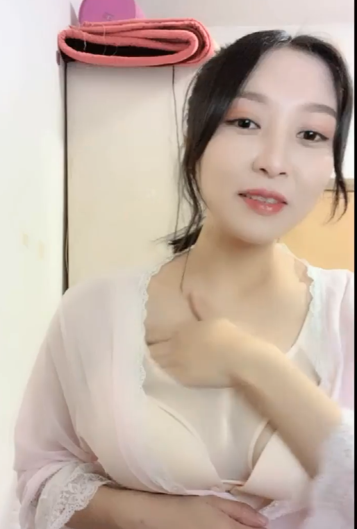 8个月的孕妇，拉上妹妹一起大秀，漏逼自慰-1V892M