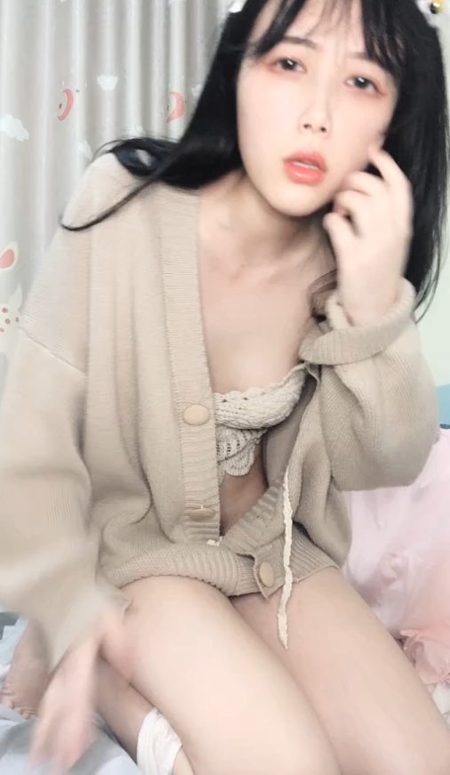 清纯系天花板嫩妹 小小卡哇伊兔-1V482M