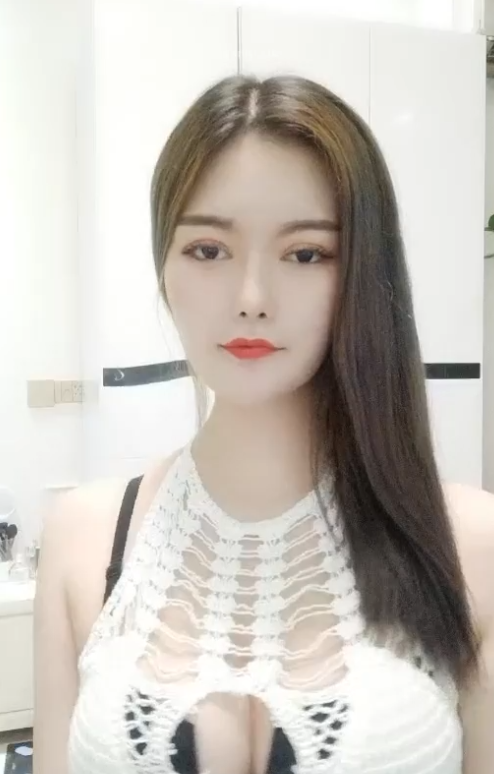 巨乳大四学姐【00年学生妹】-1V929M